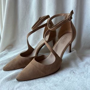 27 Edit women’s strapped heels size 8